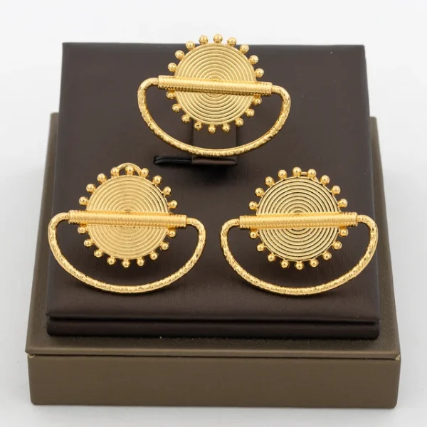 Ensemble de bijoux en cuivre, plaqué or 18 carats pour femmes, avec boucles d'oreilles à clip et bague – Image 9