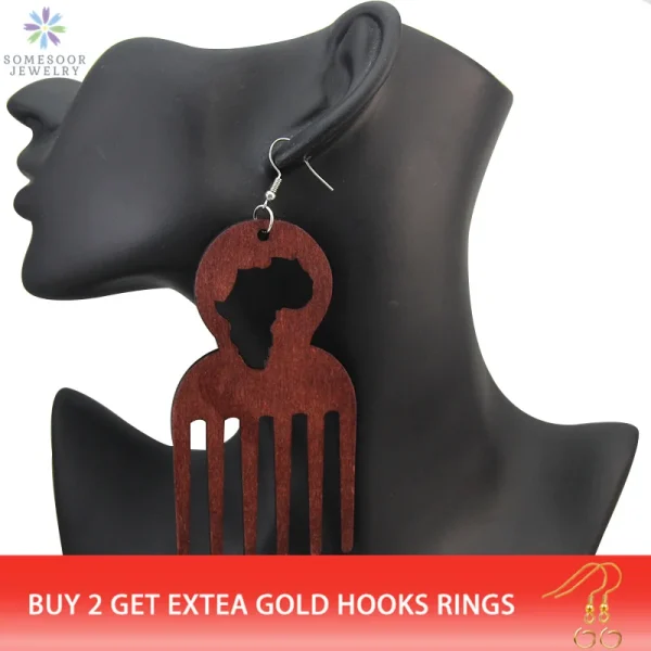 Grandes boucles d'oreilles en bois SOMESOOR, avec comme motif une carte creuse de l'Afrique – Image 2